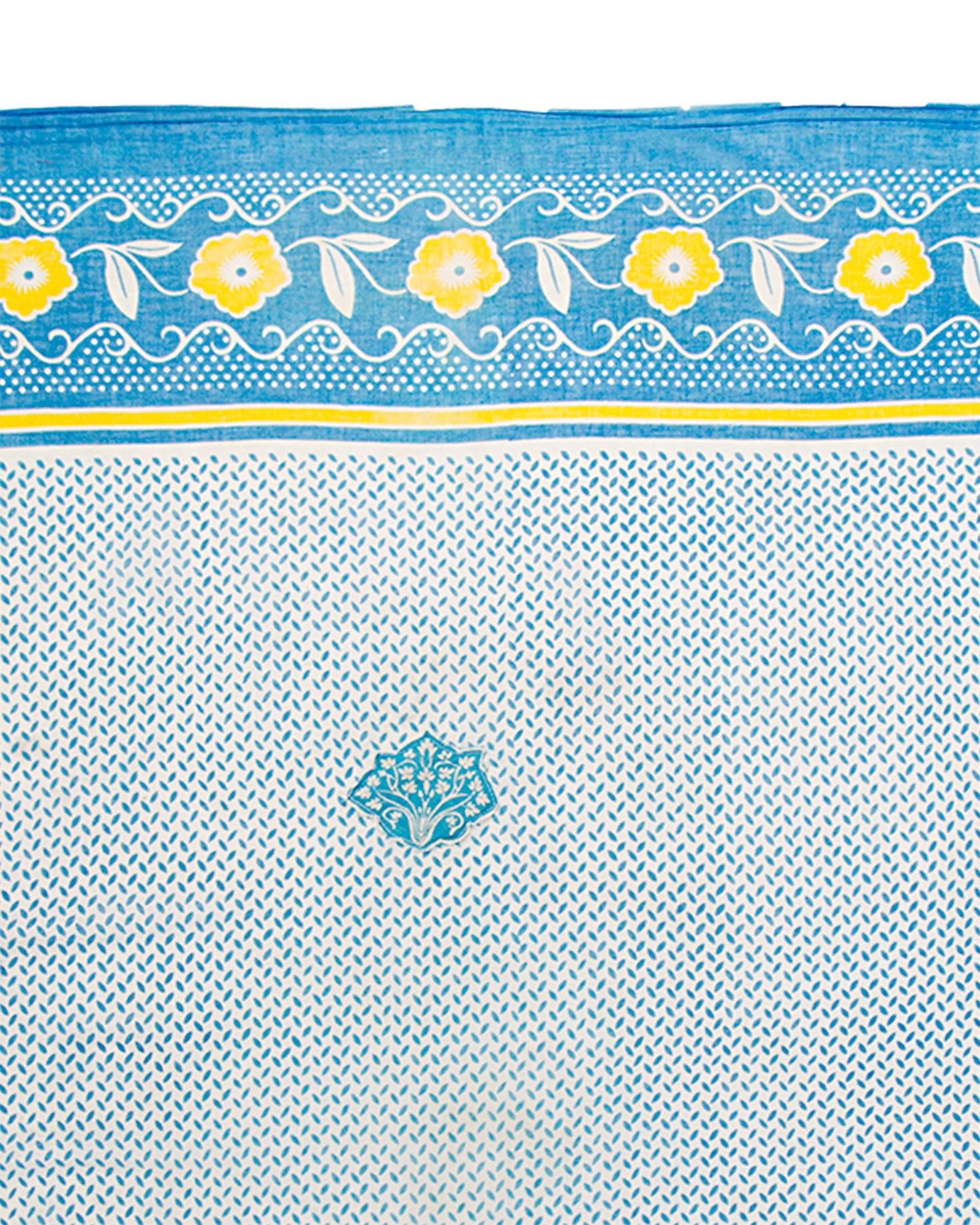 Tuishi Kwa Scarf